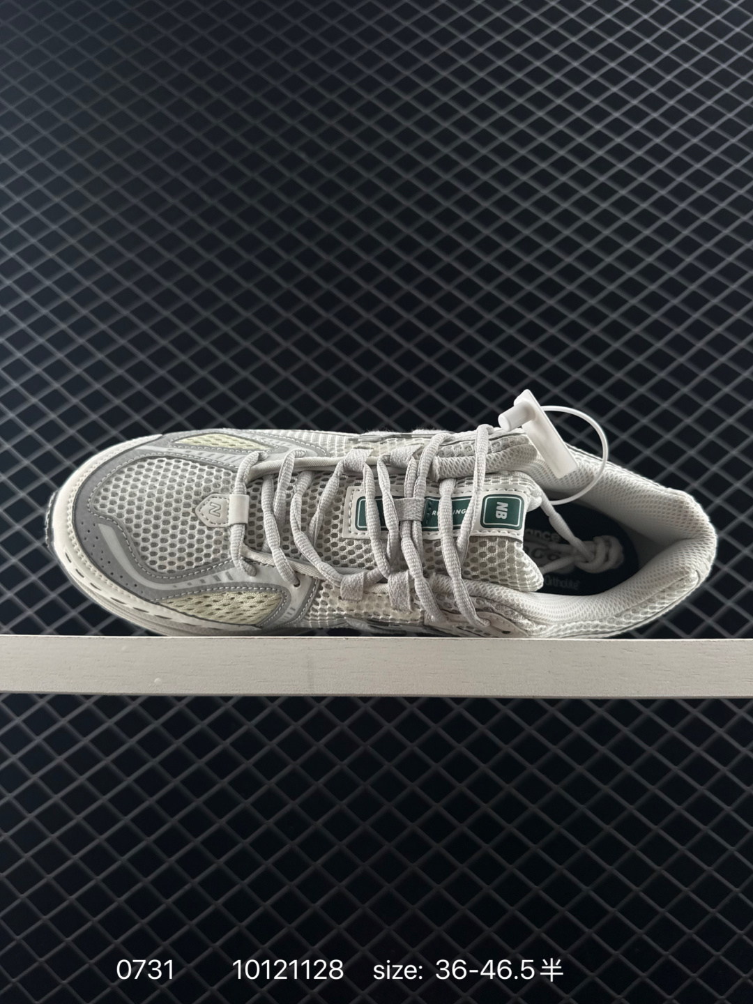 New Balance M2002R NB